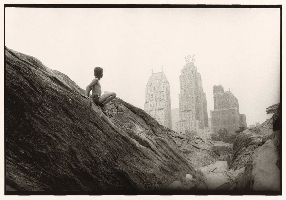 Bruce Davidson, “Central Park” (1960, gelatin silver print) SEKAI PHOTO COURTESY OF PUBLIC CONTENT